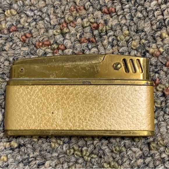 Vintage Pereline Collector’s Gold Tone Cigarette Lighter - Picture 3 of 5